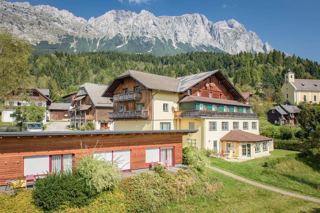 Mayer - Wirtshaus Und Dorfhotel Sankt Martin am Grimming Exteriör bild